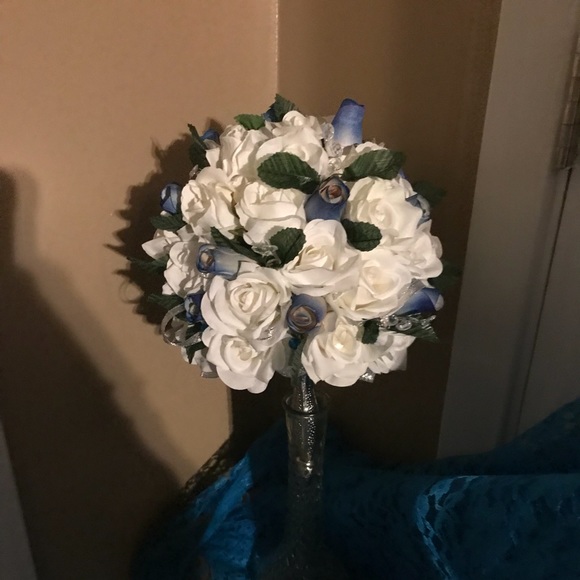 Gorgeous blue an white elegant - Picture 7 of 8